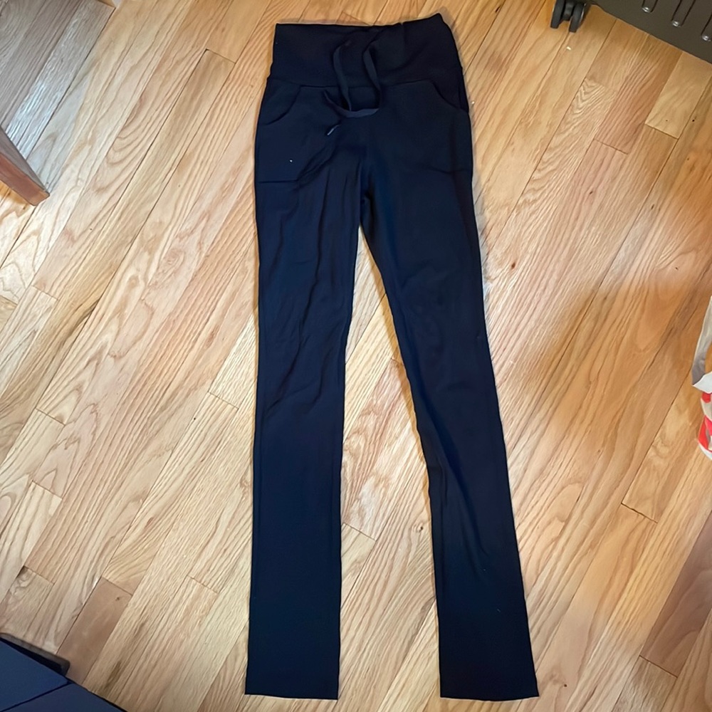 Lululemon straight leg leggings, black
